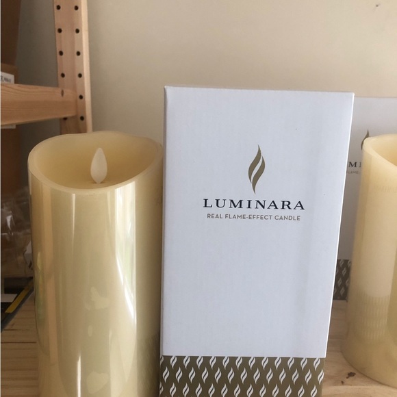 Luminara Flameless Electronic Candles set of 2- Ivory 7” with remote and timer - Picture 4 of 5